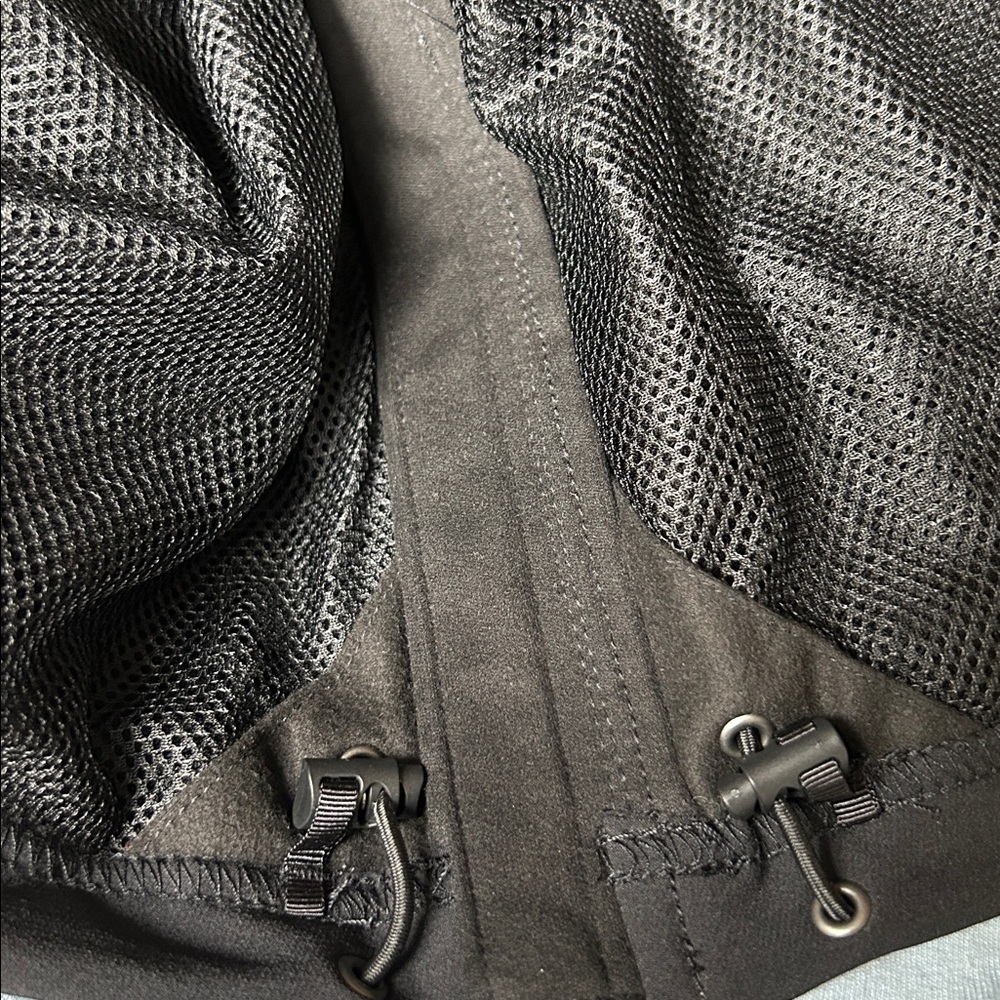 The North Face Men’s Black Full-Zip Stretch Jacket - Picture 11 of 11
